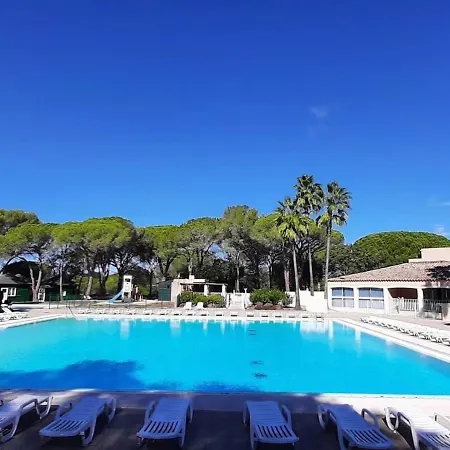 Apartment Climatise Avec Piscine *